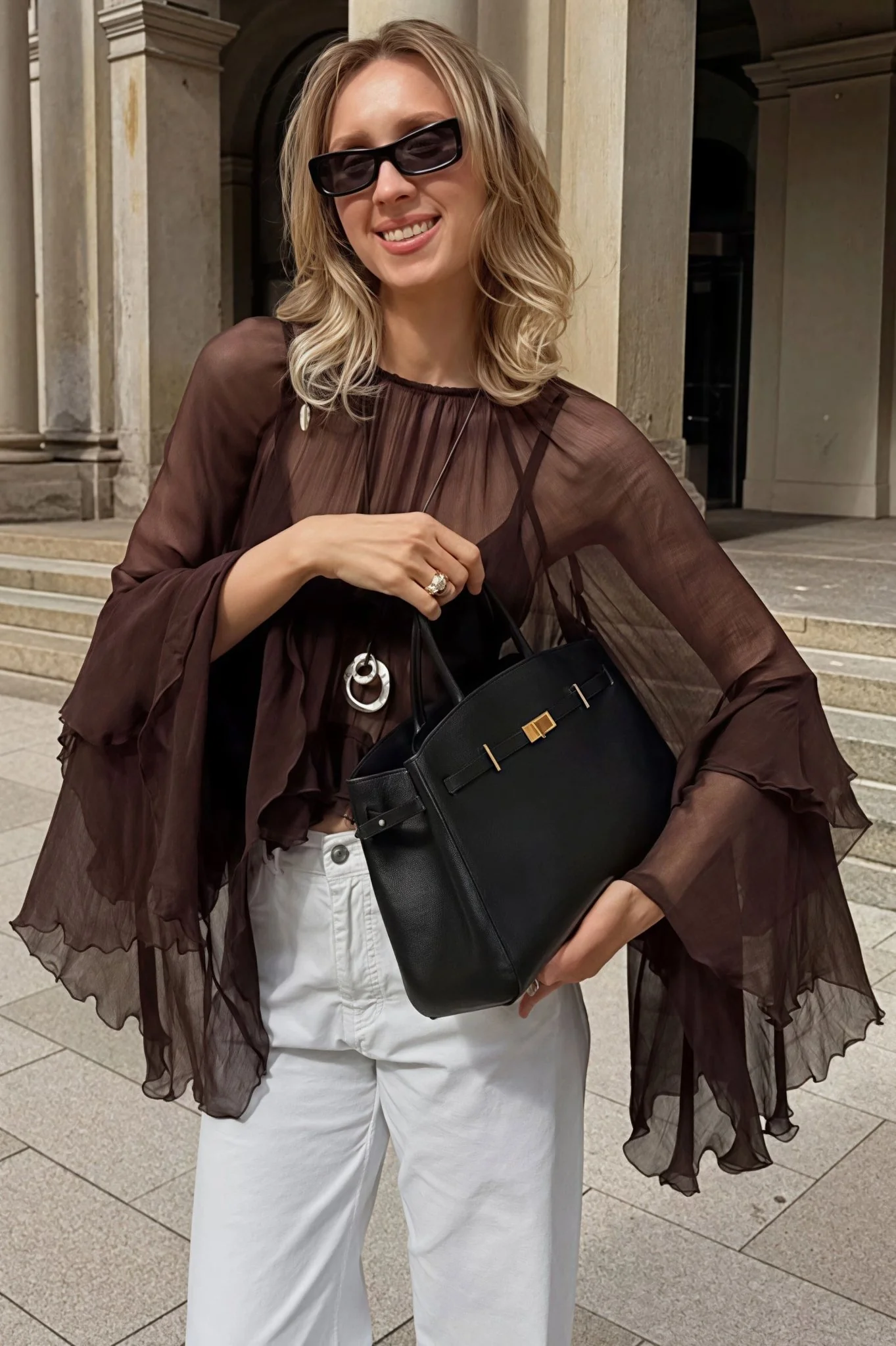 Greta Chiffonbluse mit Rüschen und Trompetenärmeln – Image 5